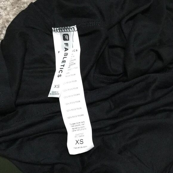 Fabletics athletic 2-way tee. small - Picture 4 of 6